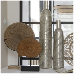 Estatua SHELL en mango y metal