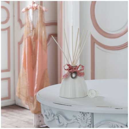 White Rosalie pedestal table