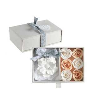 INTERIEUR- DECORATION|Boîte Coeur Bouquet Parterre de Fleurs de Savon nude et blanches - Parfum Rose|MATHILDE M|Coffrets bien-être|