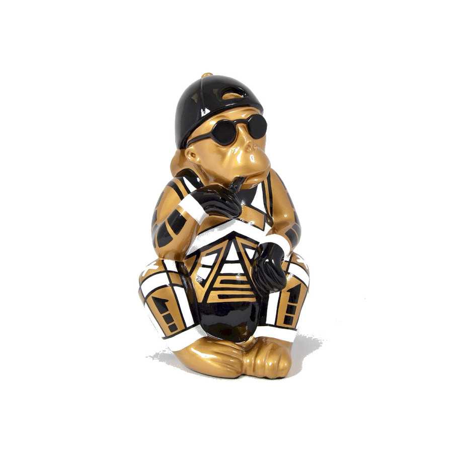 INTERIEUR-DECORATION|BOSS AffenhölleDRIMMERLustige StatuenVerwandeln Sie Ihren Raum mit unserer einzigartigen Kollektion von Dekorationsobjekten in unserem Interieur Decoration Store... Jedes Stück wird sorgfältig ausgewählt, um Ihrem Interieur einen Hauch von Eleganz und Persönlichkeit zu verleihen.&nbsp; Egal, ob Sie auf der Suche nach raffinierten Statuen, eleganten Vasen, bezaubernden Kerzenhaltern, inspirierenden Gemälden oder hellen Spiegeln sind, unser vielfältiges Sortiment erfüllt alle Ihre Dekorationswünsche.&nbsp;Lassen Sie sich von unserer Auswahl inspirieren und schaffen Sie eine Umgebung, die zu Ihnen passt.