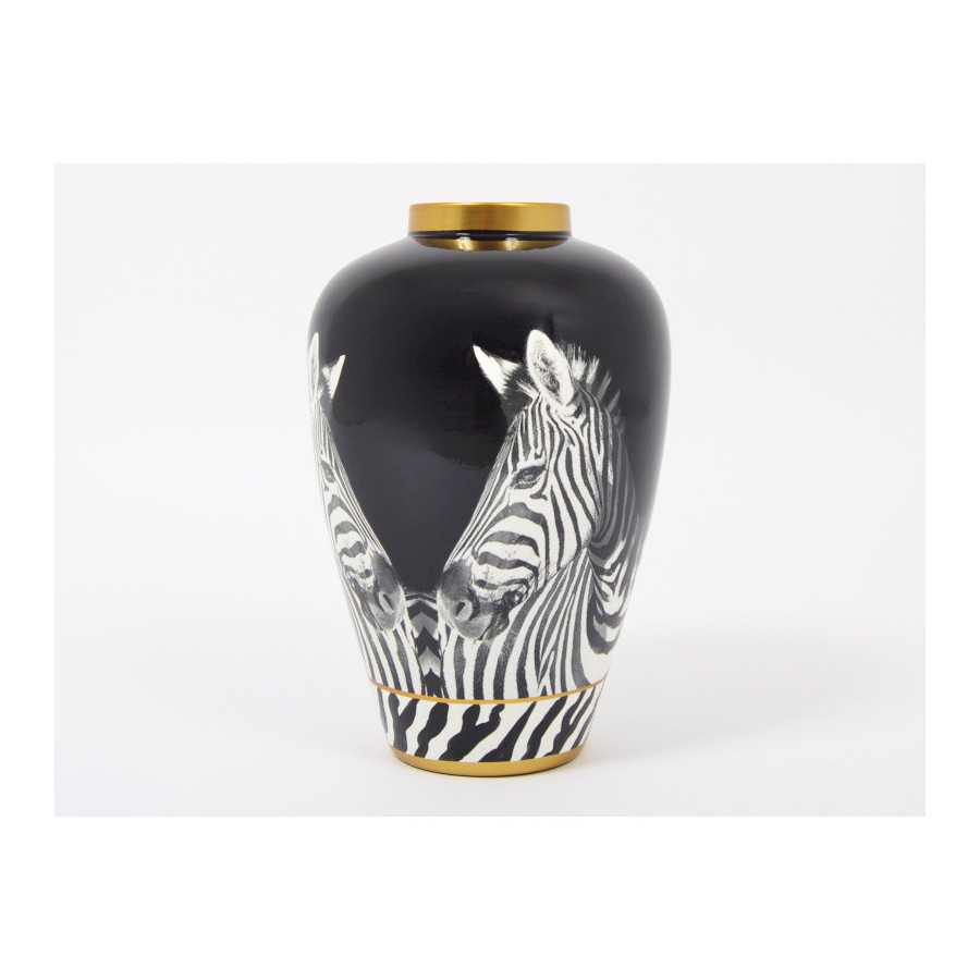 INTERIEUR-DECORATION|KATOU Olivenvase 38 cmDRIMMERVasenDie olivfarbene Vase KATOU von DRIMMER ist ein elegantes Stück mit einer hübschen olivfarbenen Farbe, die Ihrer Wohnkultur einen Hauch von Raffinesse verleiht.