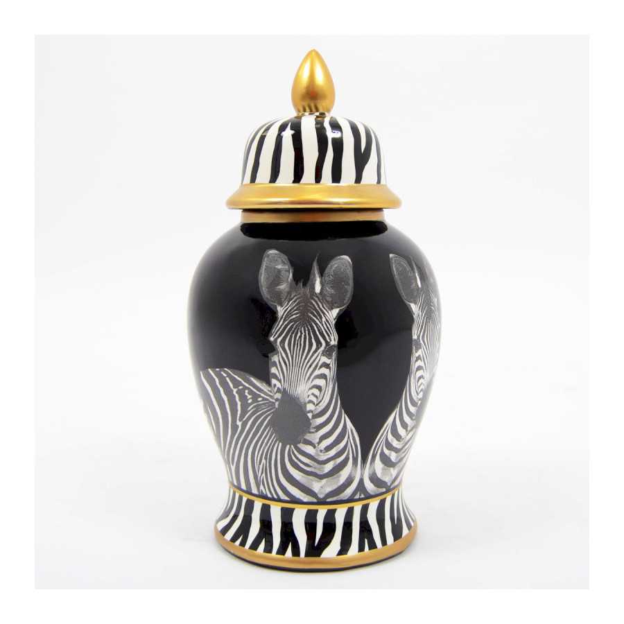 INTERIEUR-DECORATION|Potiche zebra KATOU 38 cmDRIMMERVasiScopri il vaso zebrato KATOU da 38 cm di Drimmer: un elemento decorativo elegante e di tendenza, perfetto per impreziosire i tuoi interni con un tocco esotico e moderno.