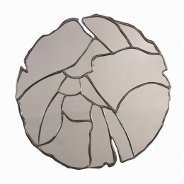 INTERIEUR-DECORATION|REFLET miroir craquelé argent 130 cmDRIMMERMiroirsApportez une touche d’élégance et de modernité à votre intérieur avec le&nbsp;miroir REFLET craquelé argent de Drimmer. Avec son design unique et son effet craquelé sophistiqué, ce miroir rond de 130 cm de diamètre devient un véritable élément décoratif qui attire le regard. Un design artistique et lumineux Son aspect craquelé crée un jeu de reflets captivant, diffusant la lumière de manière originale et apportant profondeur et dynamisme à votre espace. La finition argentée sublime son esthétique contemporaine, s’adaptant parfaitement à un intérieur moderne, industriel ou glamour. Un grand format pour un impact visuel fort Grâce à son large diamètre de 130 cm, ce miroir mural agrandit visuellement votre pièce et lui apporte une sensation d’espace et de luminosité. Il s’intègre idéalement dans un salon, une entrée, une chambre ou même un bureau, rehaussant instantanément l’ambiance de votre décoration.
