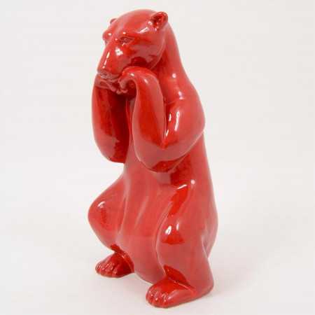 INTERIEUR-DECORATION|ORSETTO ours rougeDRIMMERStatues FunnyApportez une touche d’élégance et d’originalité à votre décoration avec ORSETTO, l’ours rouge signé Drimmer. D’une hauteur de 54 cm, cette pièce décorative au design raffiné devient un véritable objet tendance pour sublimer votre intérieur. Sa finition or apporte luminosité et modernité, idéale pour habiller un salon, une entrée ou une chambre avec style. Parfait en élément central de décoration ou associé à d’autres objets design, l’ours ORSETTO incarne l’alliance entre fantaisie et chic contemporain.