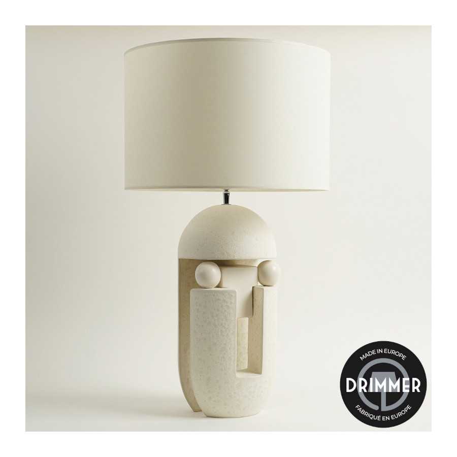 INTERIEUR-DECORATION|NAZCA lampe blanc matDRIMMERLampesNAZCA lampe blanc mat Lampe NAZCA blanc mat signée Drimmer, luminaire décoratif design au style contemporain et sophistiqué. Cette lampe haut de gamme associe finitions blanc mat pour créer une ambiance chic et chaleureuse. Idéale pour illuminer un salon, une chambre ou un bureau, elle s’intègre parfaitement dans une décoration intérieure moderne, élégante ou luxe.