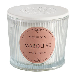 INTERIEUR-DECORATION|Bougie parfumée Marquise Les Intemporelles 400 gMATHILDE MBougie parfuméeBougie parfumée Marquise Les Intemporelles 400 g&nbsp; Parfum emblématique de Mathilde M, découvrez Marquise, une senteur précieuse et irrésistiblement sensuelle qui associe des notes boisées et épicées à la douceur de la vanille et des muscs. Véritable objet de décoration, cette bougie Les Intemporelles au format généreux parfume agréablement à chaud comme à froid. Son écrin de verre côtelé est coiffé d'un élégant couvercle en plâtre réalisé à la main et marqué du sceau Mathilde M. Elle possède 3 mèches 100% coton et est composée d'une cire de haute qualité, mélange équilibré de cire végétale de soja et de cire minérale pour garantir un parfumage optimal. Allumée, elle crée instantanément une ambiance chaleureuse dans votre intérieur. Le temps de diffusion de cette bougie est de +/- 50h.