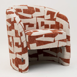 INTERIEUR-DECORATION|DONOVAN fauteuil beige/terraDONOVAN fauteuil beige/terraDRIMMERFauteuilsDONOVAN fauteuil beige/terra&nbsp; Le DONOVAN fauteuil beige / terra séduit par son design contemporain et ses couleurs chaleureuses qui apportent caractère et élégance à votre intérieur. L’association du beige doux et du coloris terra crée une harmonie naturelle et tendance, parfaite pour une décoration moderne et raffinée. Pensé pour le confort autant que pour l’esthétique, ce fauteuil offre une assise agréable et enveloppante. Il s’intègre facilement dans un salon, une chambre ou un espace lecture, où il devient rapidement une pièce centrale de la décoration. Son style intemporel permet de l’associer à différents univers décoratifs : intérieur contemporain, ambiance naturelle, décoration minimaliste ou esprit chaleureux. Placé près d’un canapé, d’une table basse ou dans un coin détente, le fauteuil DONOVAN apporte une touche de convivialité et de confort. Avec son allure élégante et son design soigné, le DONOVAN fauteuil beige / terra est un choix idéal pour ceux qui recherchent un mobilier à la fois décoratif, confortable et tendance. &nbsp;