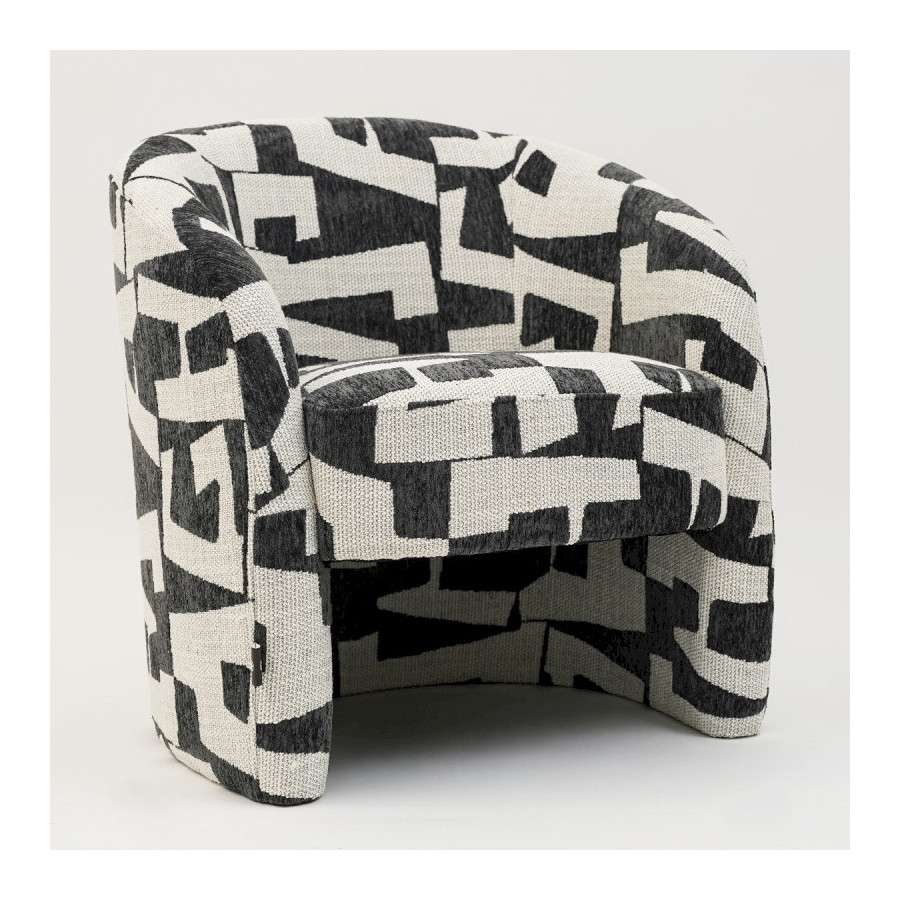 INTERIEUR-DECORATION|DONOVAN fauteuil beige/anthraciteDONOVAN fauteuil beige/anthraciteDRIMMERFauteuilsDONOVAN fauteuil beige/anthracite Le DONOVAN fauteuil beige / anthracite associe élégance contemporaine et confort pour créer une pièce forte dans votre décoration intérieure. Son contraste subtil entre le beige lumineux et l’anthracite profond apporte une touche moderne et raffinée à votre espace. Pensé pour offrir un confort optimal, ce fauteuil dispose d’une assise accueillante qui invite à la détente. Il trouve facilement sa place dans un salon, une chambre ou un coin lecture, où il devient un véritable élément décoratif. Son design intemporel permet de l’intégrer dans différents styles d’intérieur : décoration moderne, ambiance industrielle, style contemporain ou intérieur minimaliste. Placé près d’un canapé, d’une table basse ou dans un espace détente, il apporte une note chic et chaleureuse. À la fois esthétique et fonctionnel, le DONOVAN fauteuil beige / anthracite est idéal pour ceux qui recherchent un fauteuil design qui combine style, confort et élégance. &nbsp;